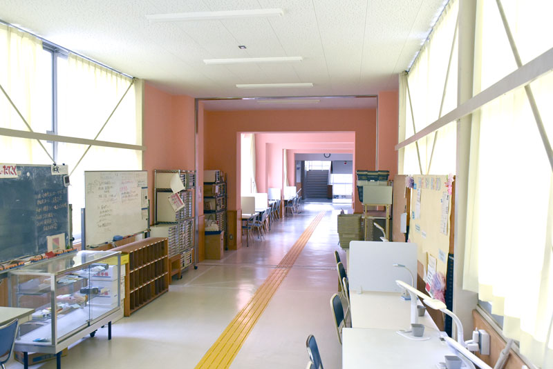 川越女子高校 渡り廊下 自習室