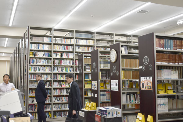 川越東高校　図書館