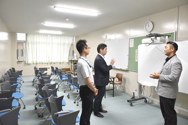 和光国際高校 セミナー室